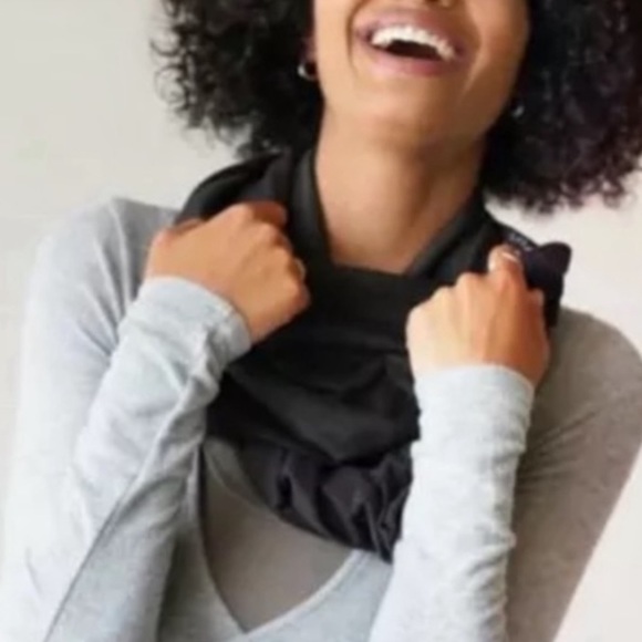 Beyond Yoga Infinity scarf - Picture 3 of 7